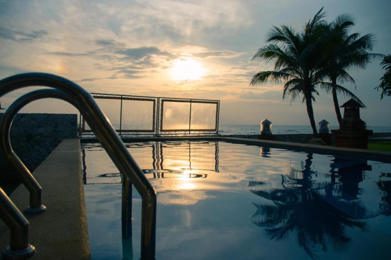 Sea Memories White Sand Beach Hotel Hua Hin Exterior photo